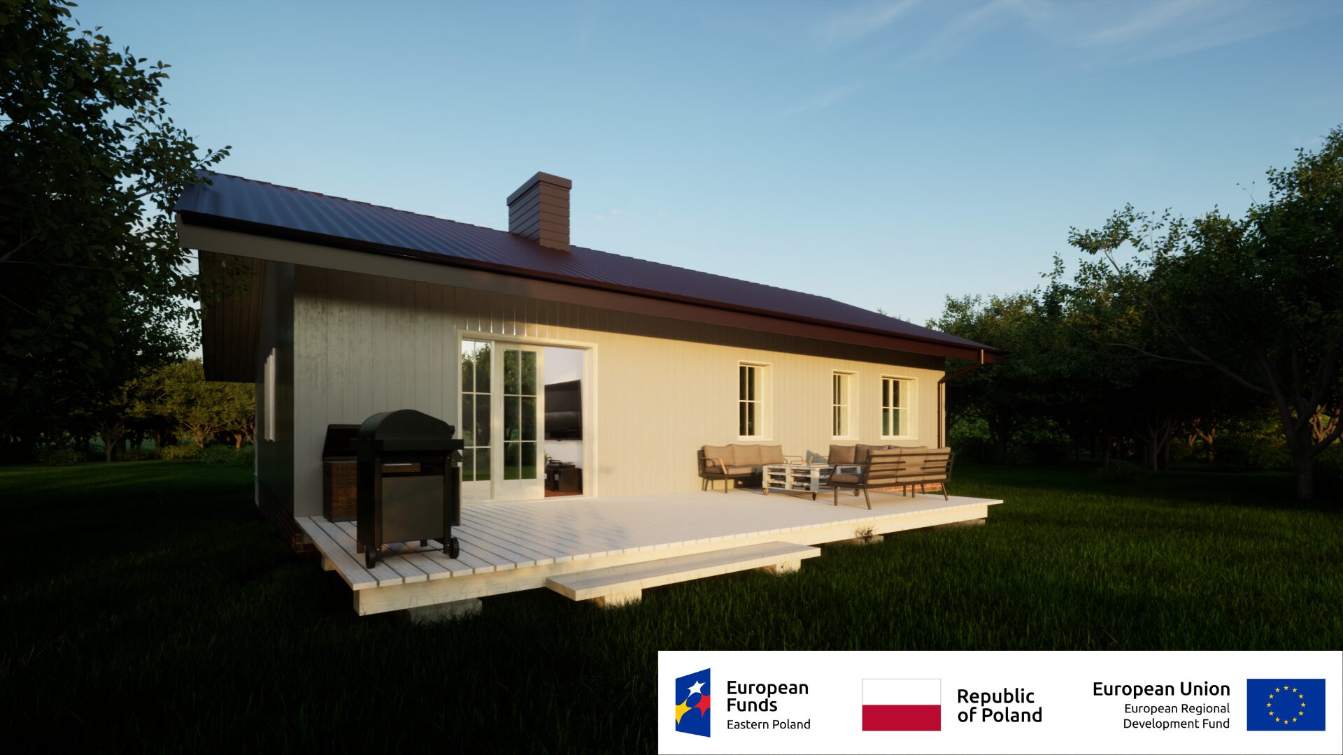 Nowoczesny dom z tarasem i grillem na tle zielonego ogrodu; logotypy funduszy europejskich na dole.